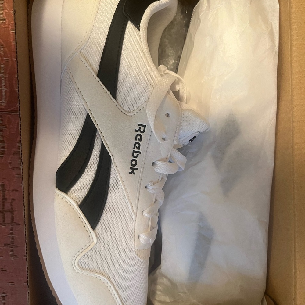 Brand new classic Reebok trainers, 9.5 NWT